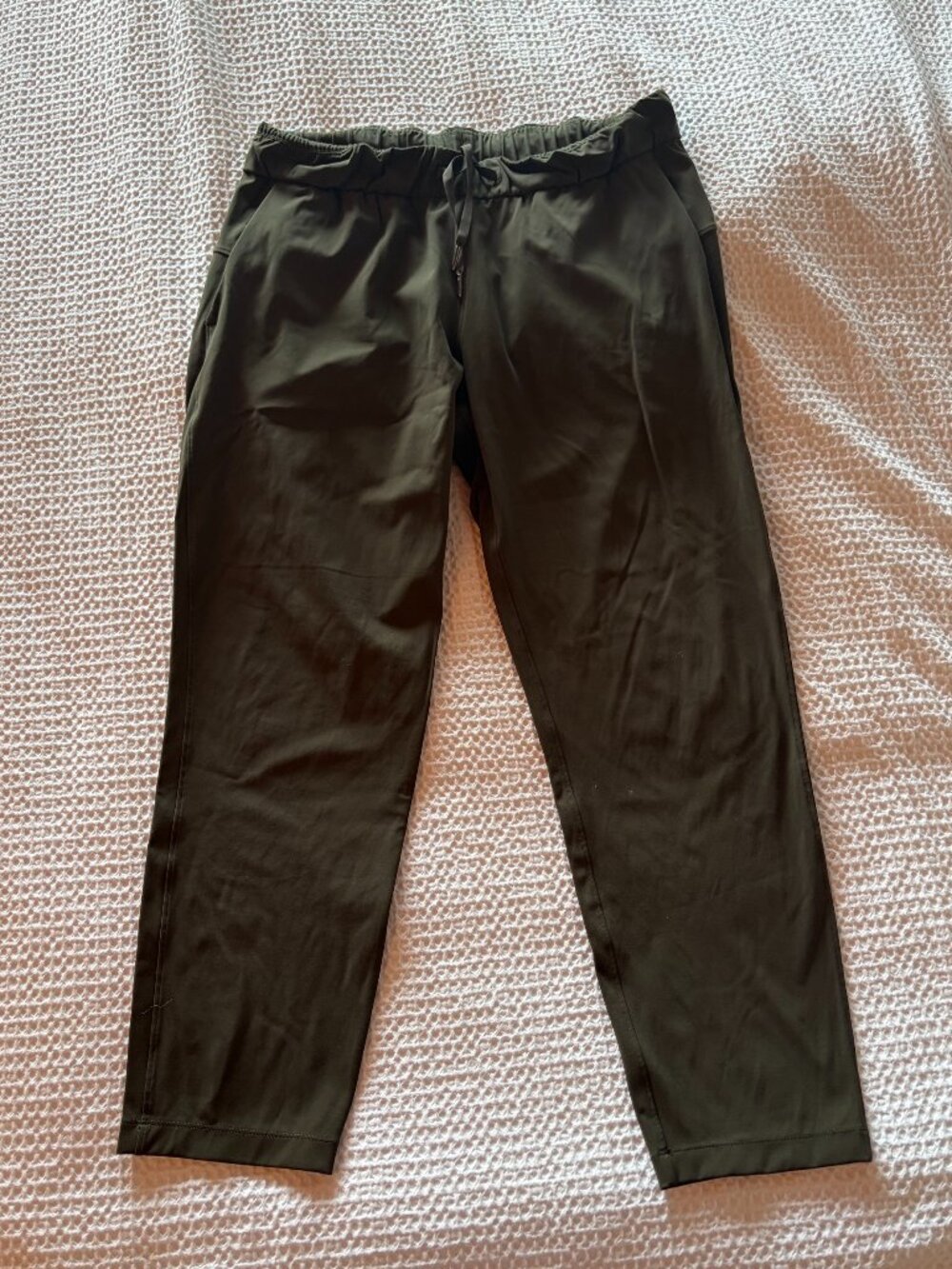 Lululemon On the Fly Pant Size 8 Olive Green 7/8 Stretch Drawstring